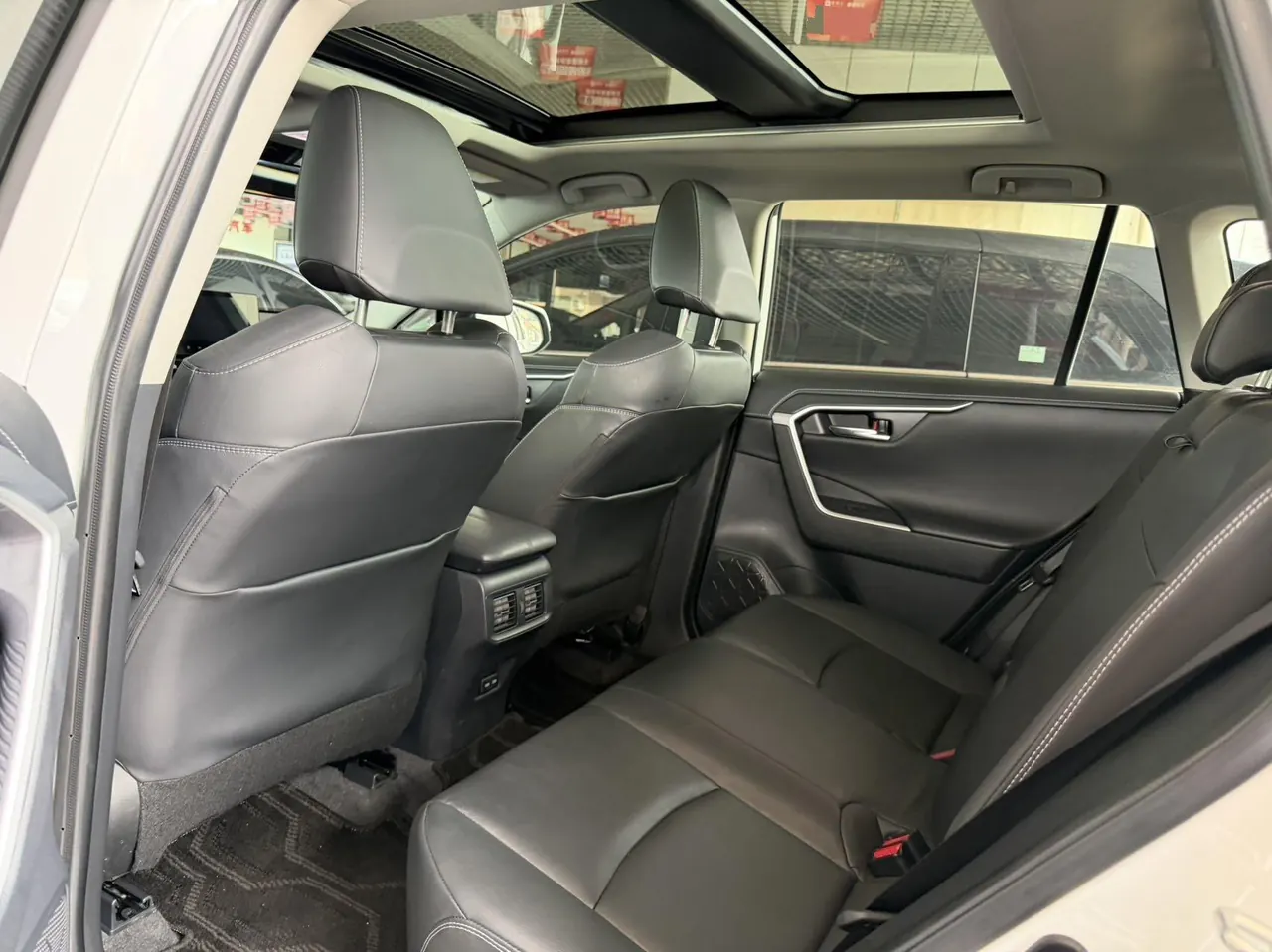 Toyota 2023 RAV4 Rongbo 2.0 Stepless Two-Drive Fashion Plus Edition Automatic Gear 4