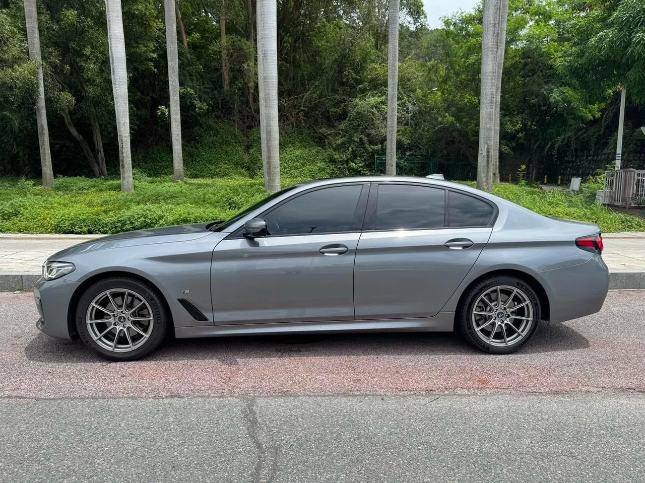 BMW 5 Series (Imported) 2022 525i 2.0T M Sports Suit (Modified 2) Automatic Gear 2