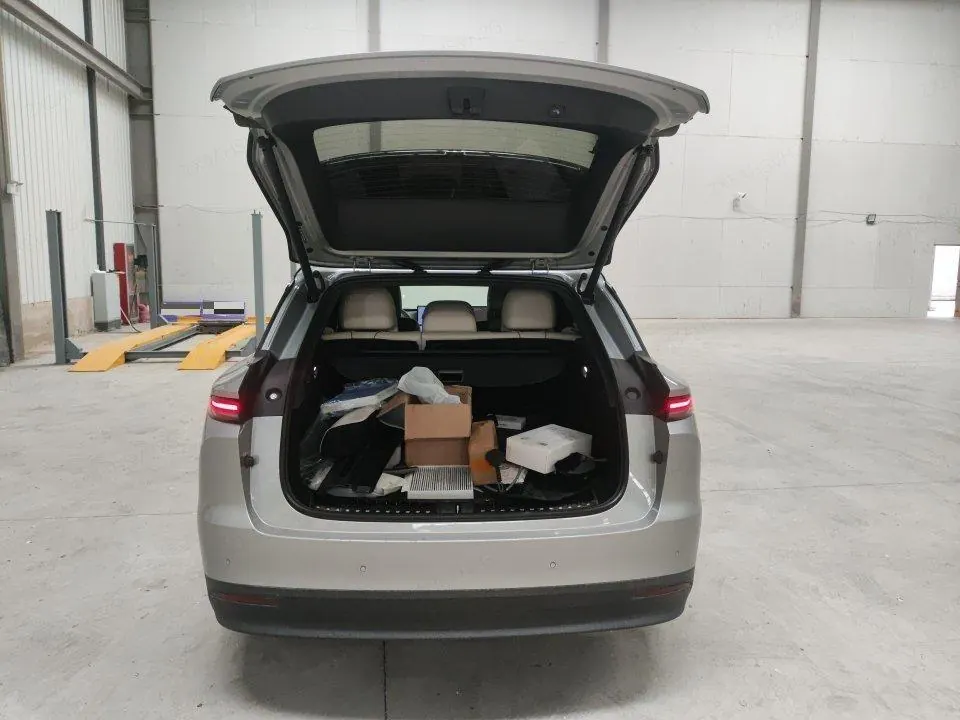 Li 2025 i6 four-wheel drive basic automatic transmission 6