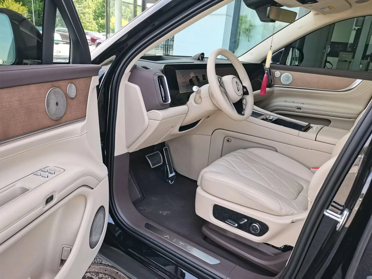 AITO 2024 AITO M9 extended range Ultra 42kWh automatic gear 3