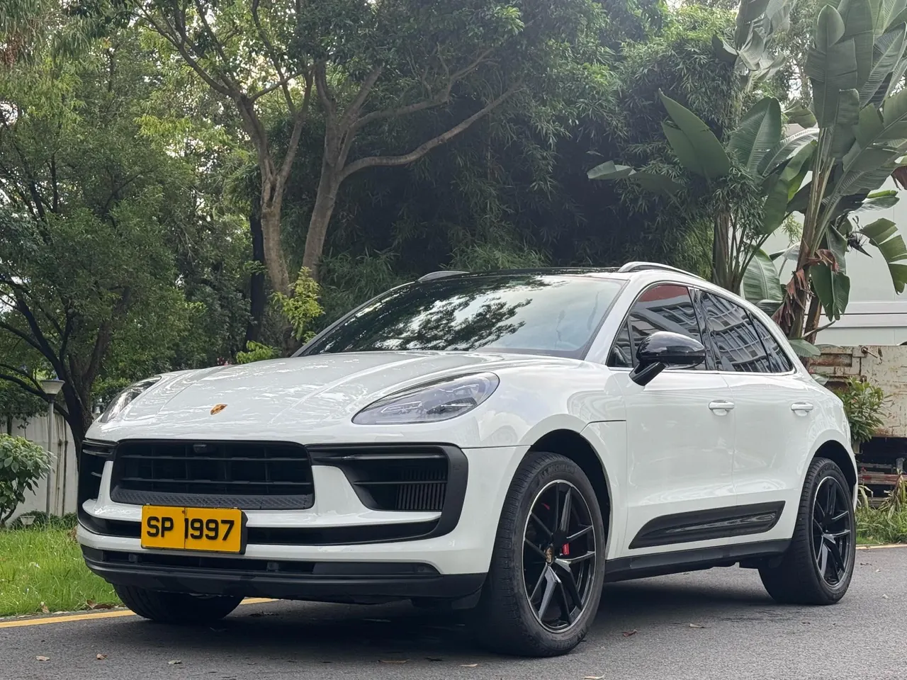 Открыть галерею: Porsche Macan (Imported) 2022 Macan S 2.9T Automatic