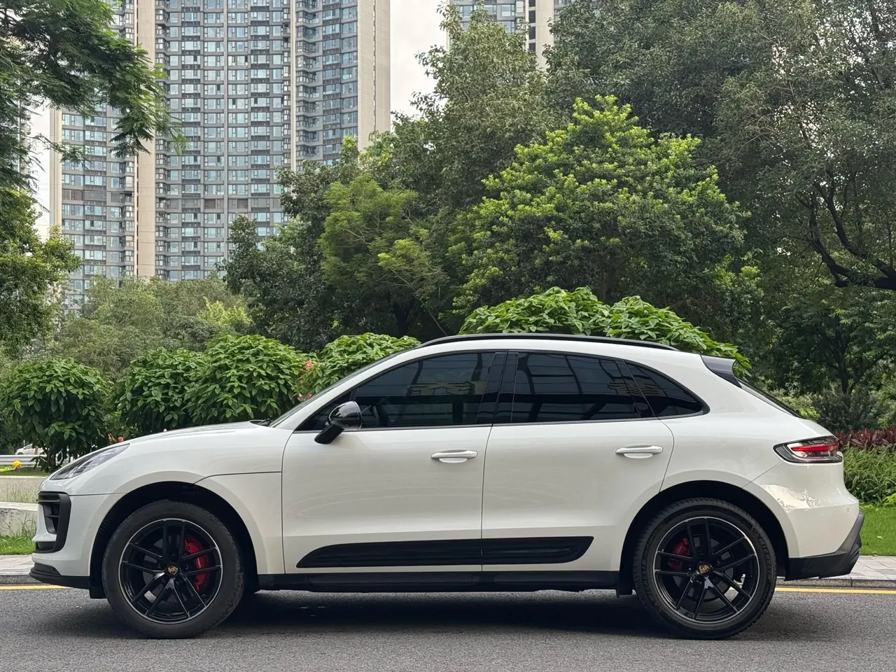 Porsche Macan (Imported) 2022 Macan S 2.9T Automatic 4