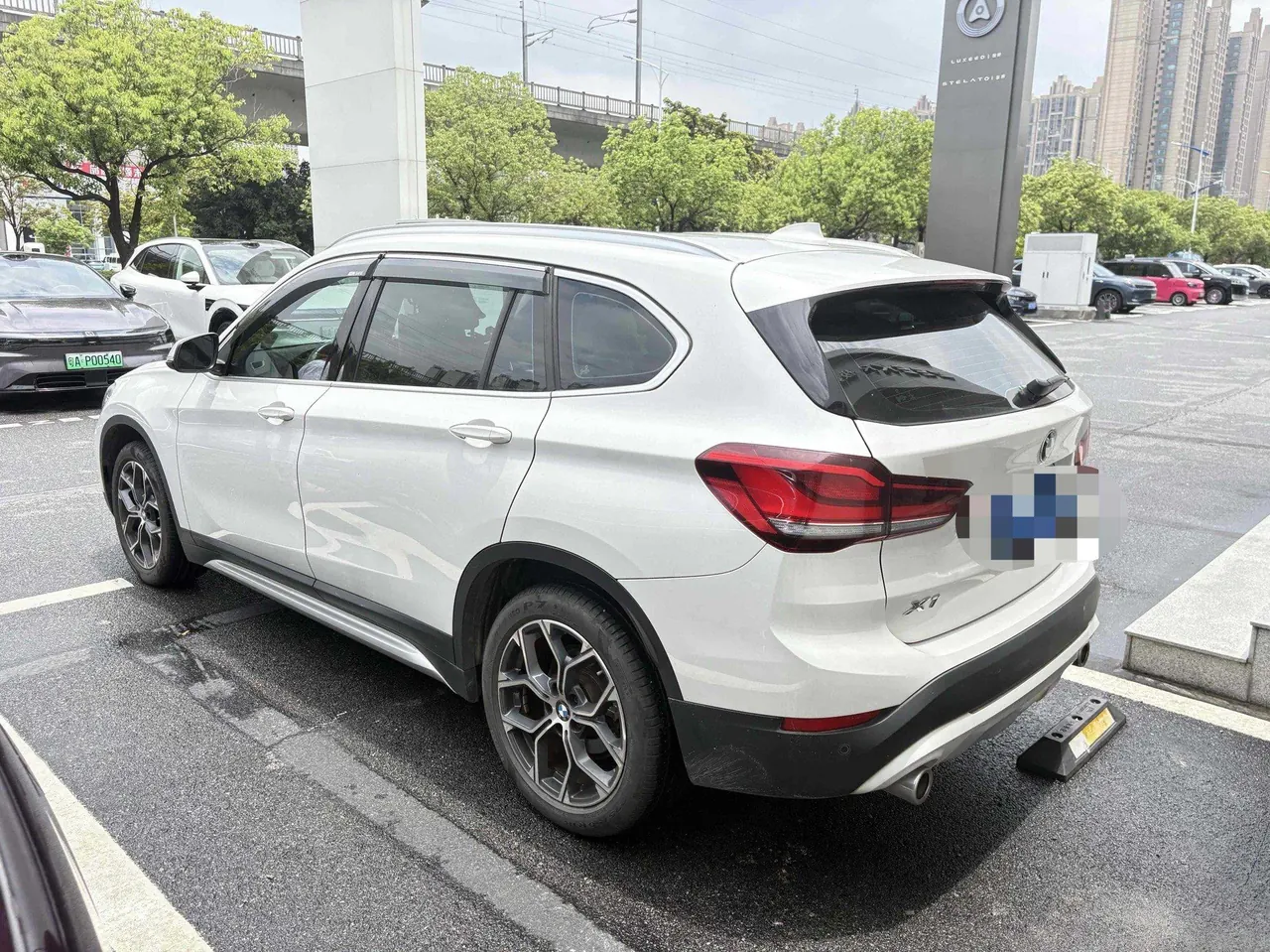 BMW 2022 X1 sDrive20Li 1.5T exclusive automatic gear 4