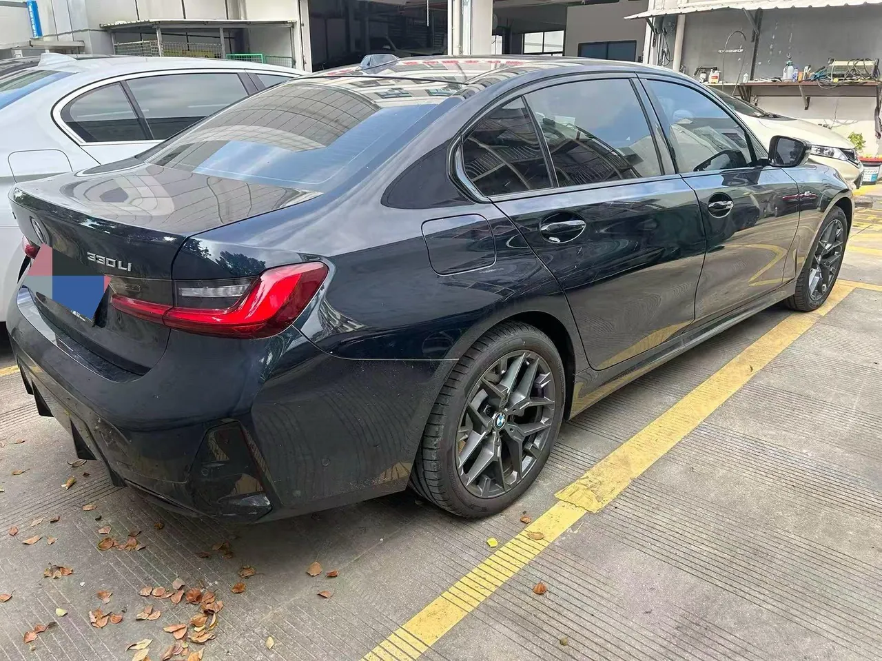 BMW 3 Series 2025 330Li 2.0T M Sports Obsidian Night Suit Automatic Gear 2