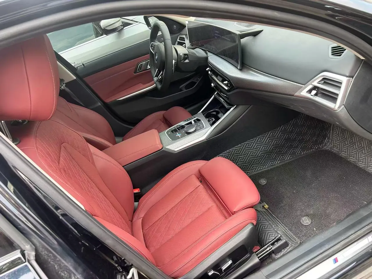BMW 3 Series 2025 330Li 2.0T M Sports Obsidian Night Suit Automatic Gear 4