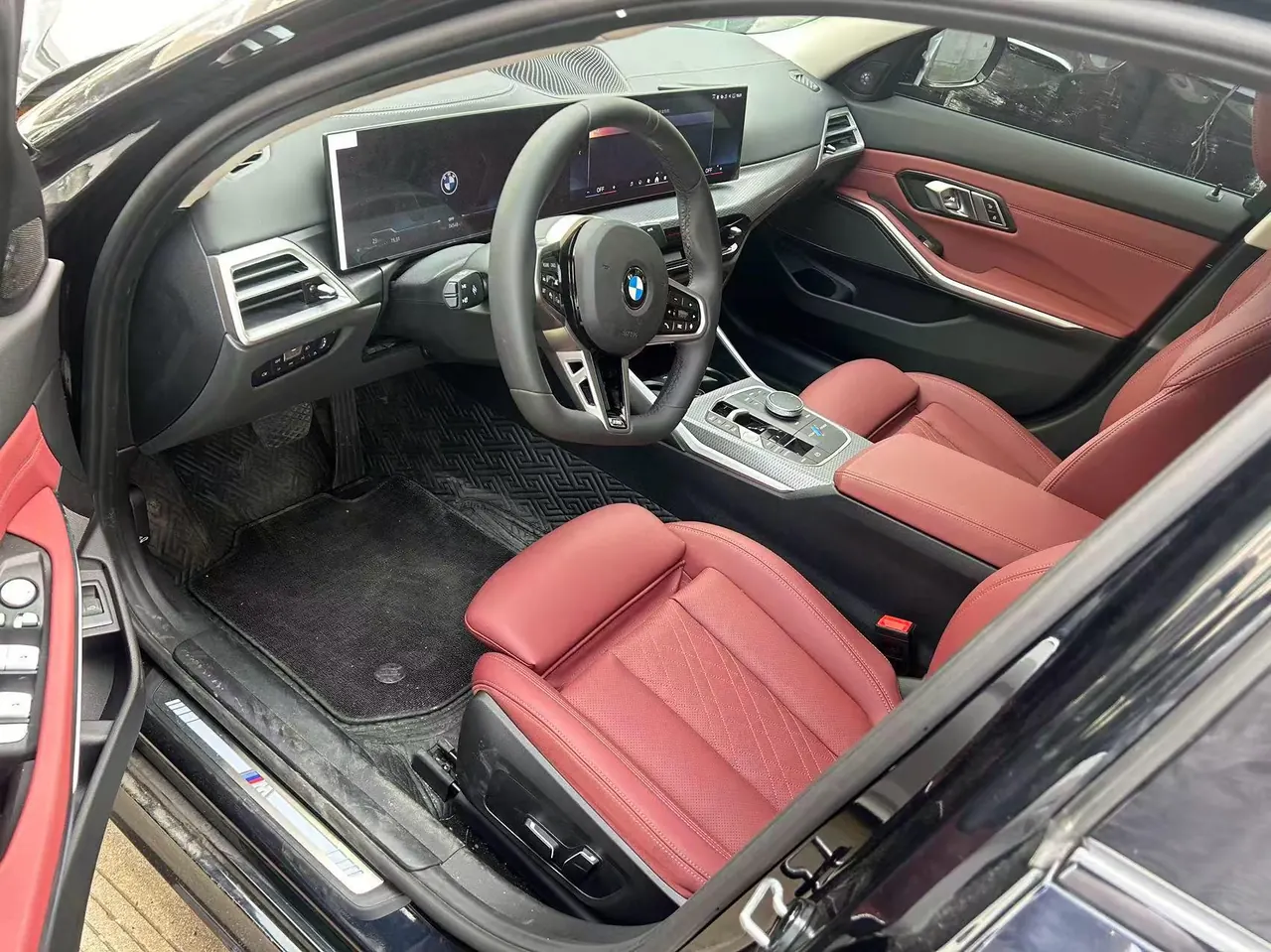 BMW 3 Series 2025 330Li 2.0T M Sports Obsidian Night Suit Automatic Gear 6