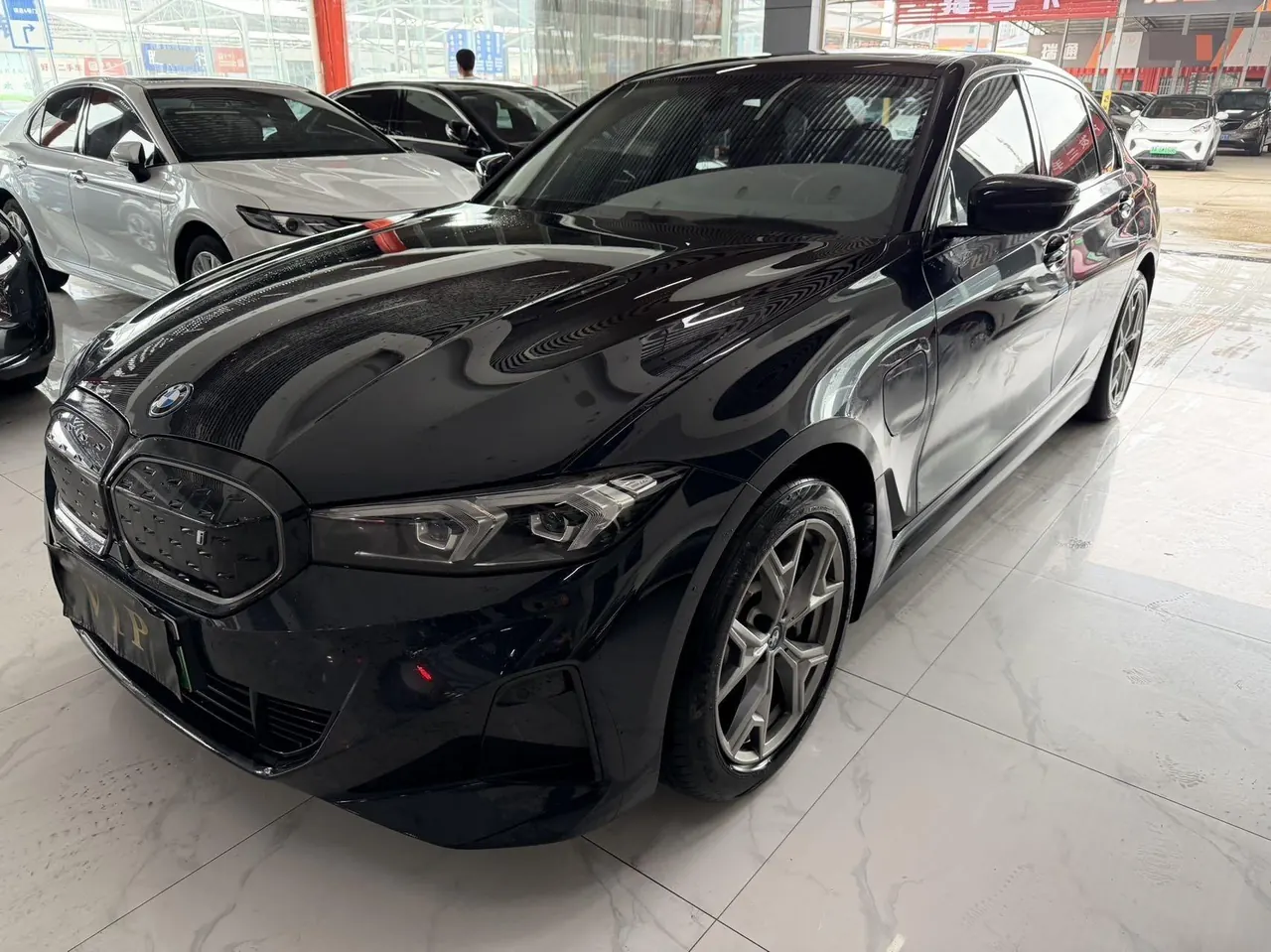 Открыть галерею: BMW 2024 i3 eDrive 35 L automatic gear