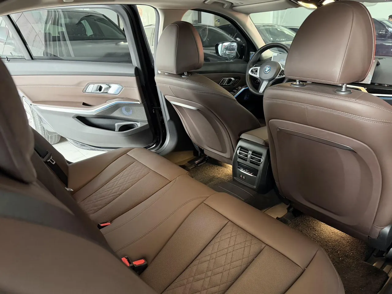 BMW 2024 i3 eDrive 35 L automatic gear 6