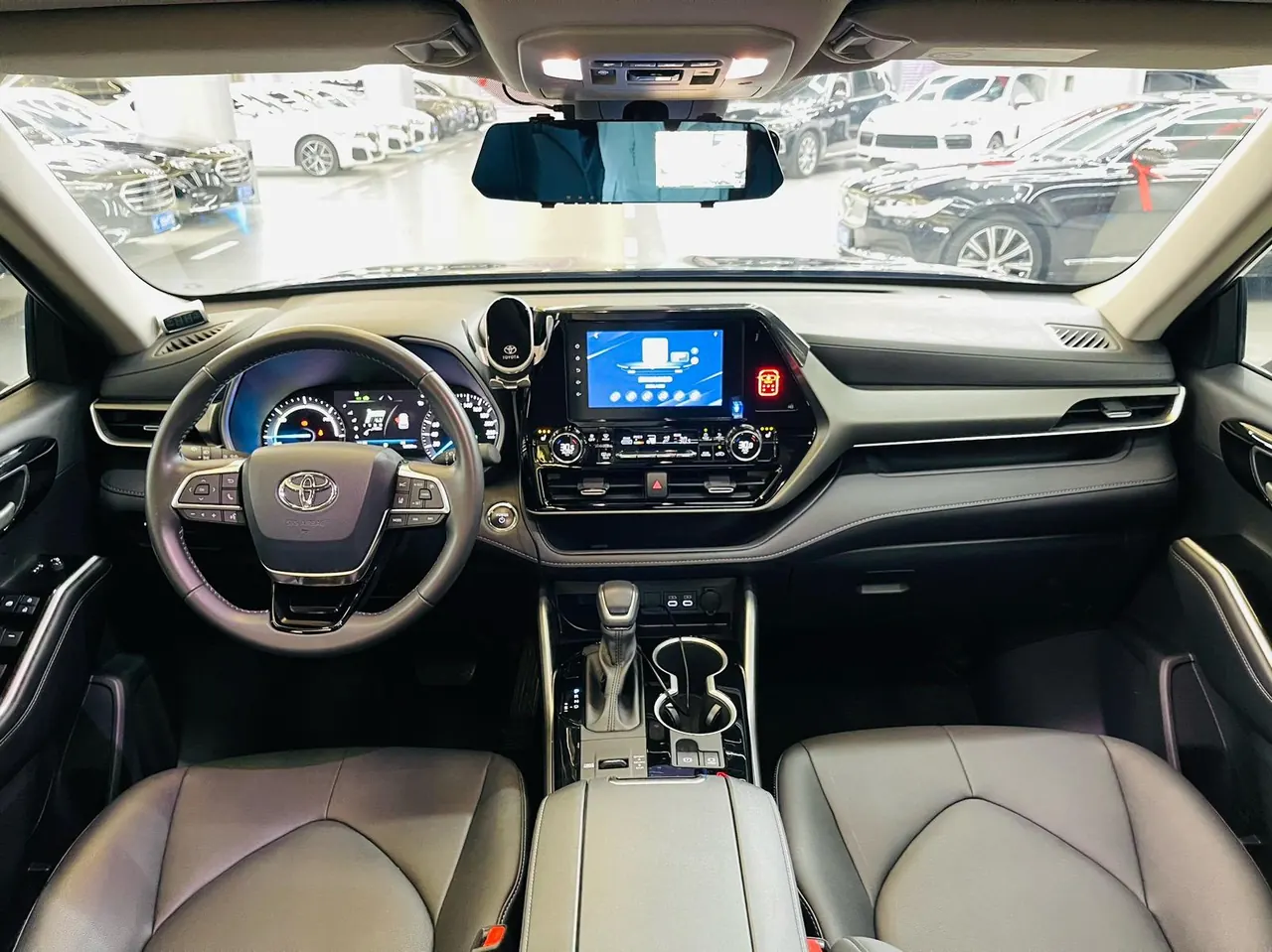 Toyota 2024 Highlander Dual Engine 2.5 Stepless Intelligent Electric Hybrid Four-wheel Drive Premium Edition 7-seat Automatic Transmission 3