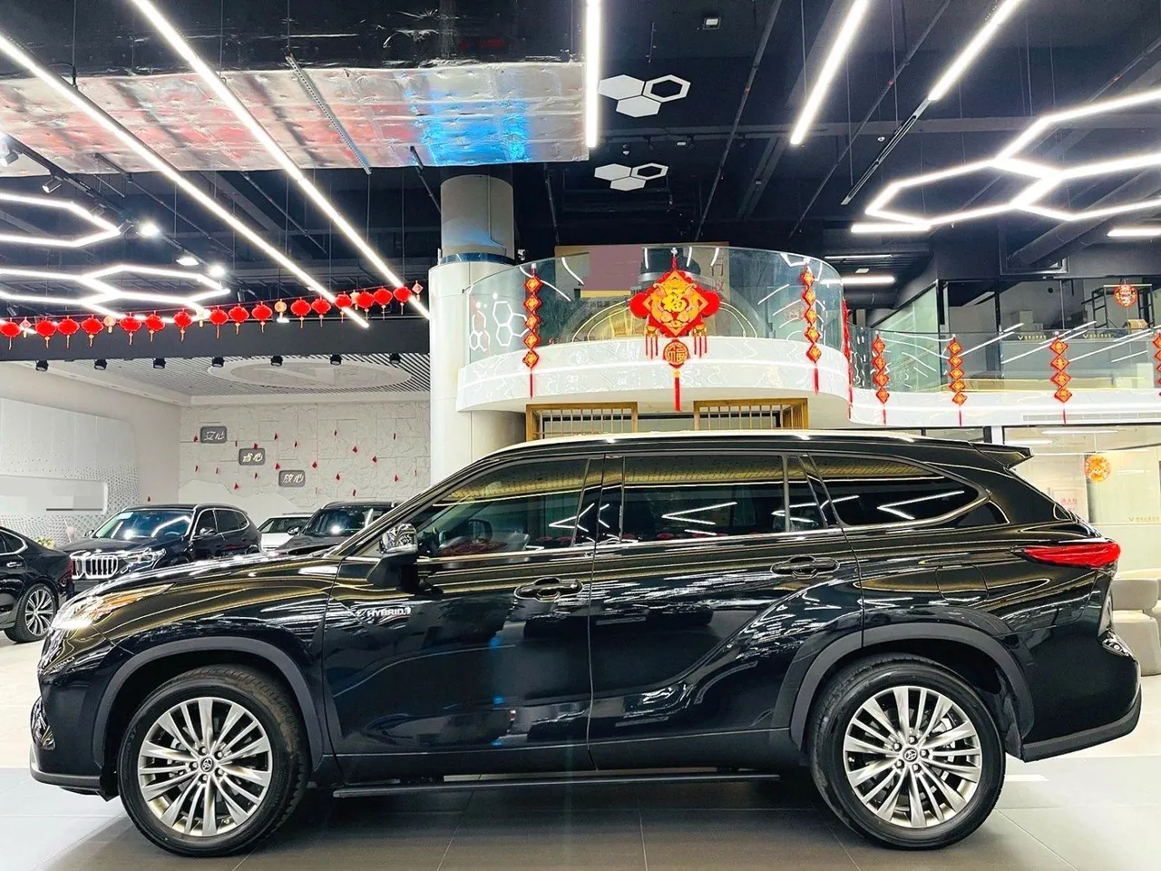 Toyota 2024 Highlander Dual Engine 2.5 Stepless Intelligent Electric Hybrid Four-wheel Drive Premium Edition 7-seat Automatic Transmission 6