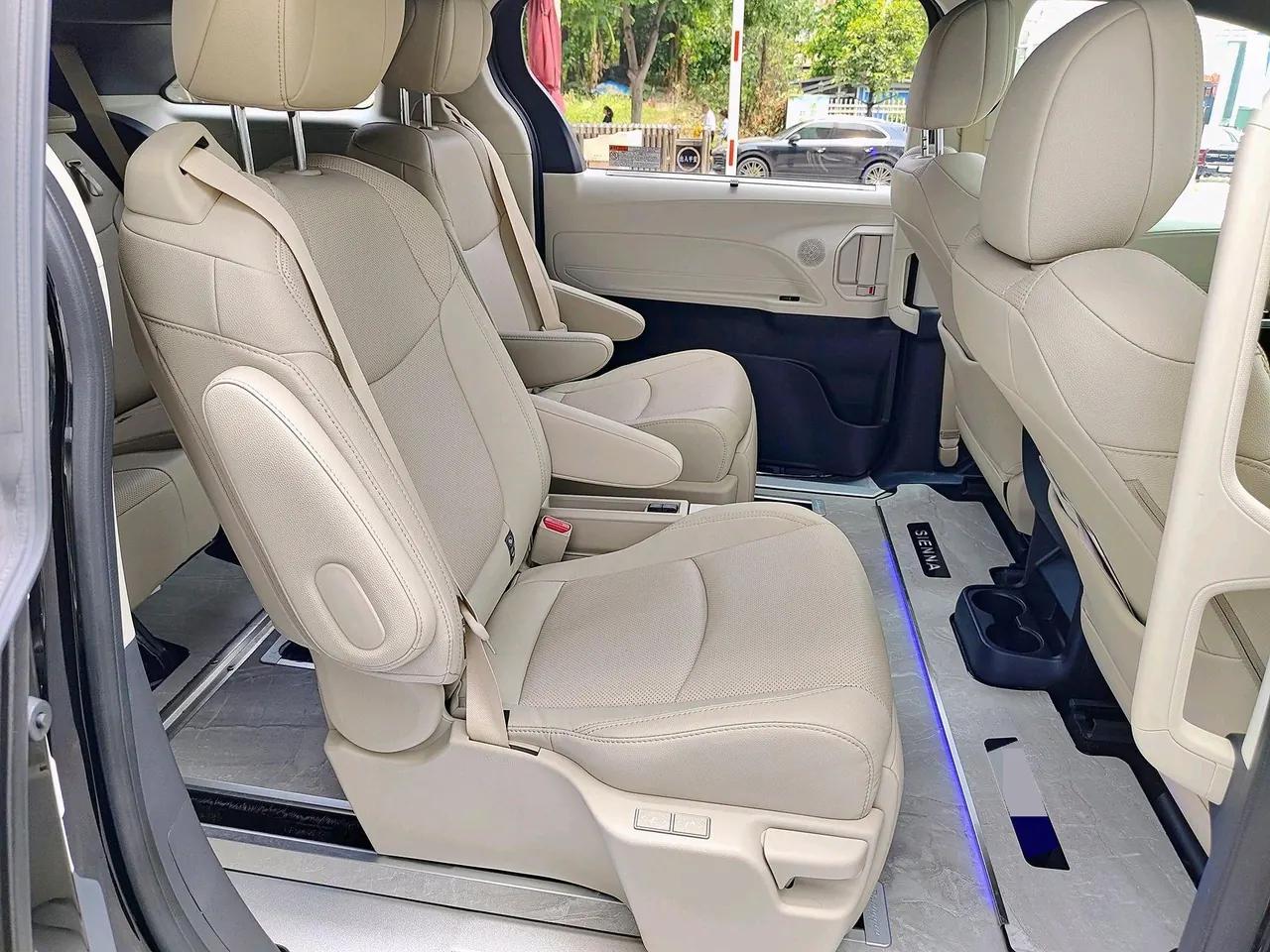 Toyota 2023 Sai 2.5 Stepless Premium Edition Automatic Gear 3