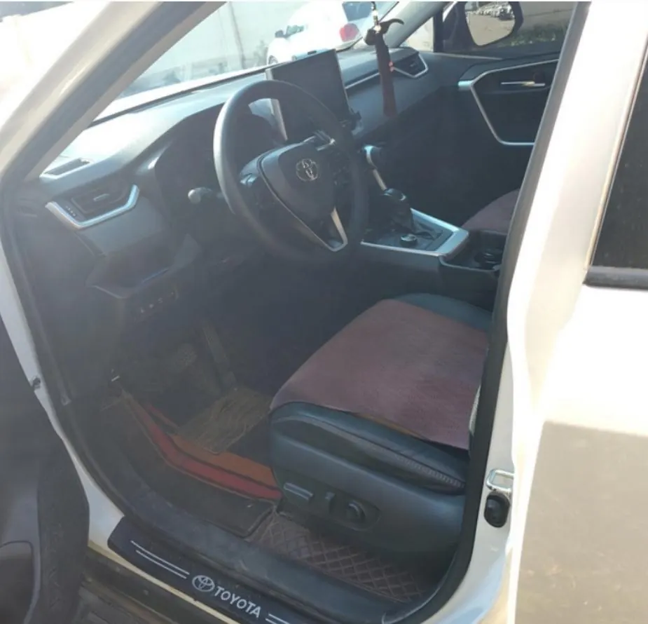 Toyota 2021 RAV4 Rongfang Double Engine 2.5 Stepless Four-wheel Drive Flagship Automatic Gear 2