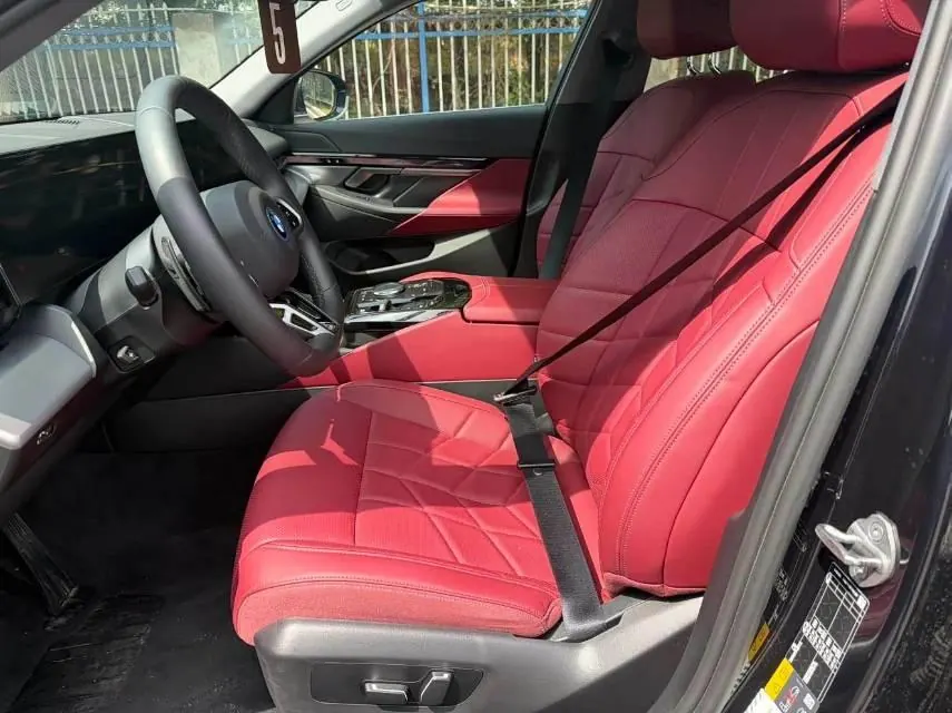 BMW 2025 i5 eDrive 35L M sports suit automatic gear 3
