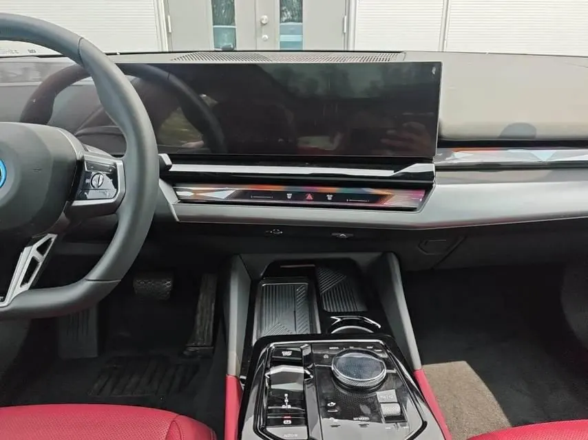 BMW 2025 i5 eDrive 35L M sports suit automatic gear 5