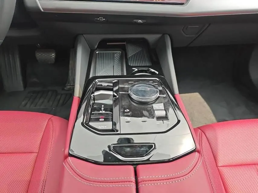BMW 2025 i5 eDrive 35L M sports suit automatic gear 6