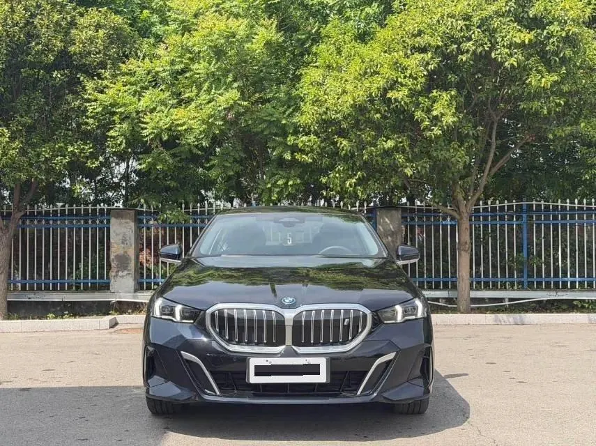 BMW 2025 i5 eDrive 35L M sports suit automatic gear 9