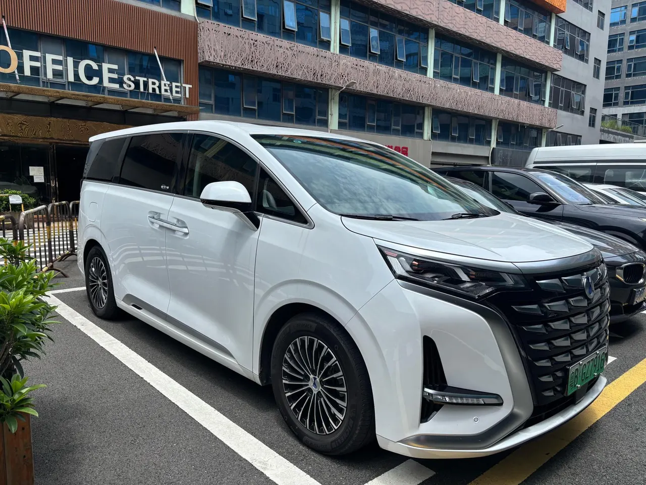 Denza 2024 Denza D9 DM-i 1.5T Stepless 980 Four-wheel Drive Honorable Automatic Gear 3