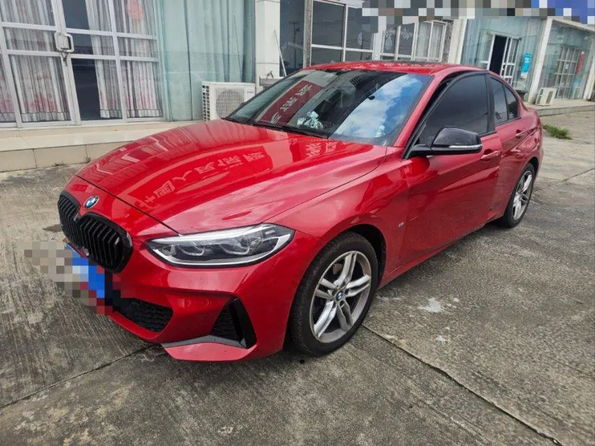 Открыть галерею: BMW 1 Series 2021 120i 1.5T M Sport Night Edition (facelift) Automatic