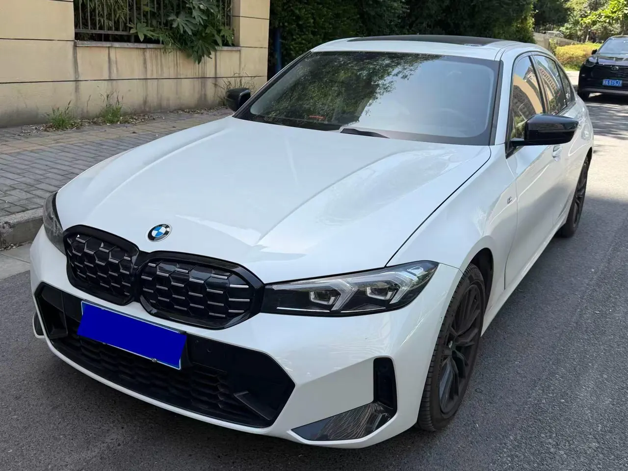 Открыть галерею: BMW 3 Series 2024 325Li 2.0T M Sports Obsidian Night Suit Automatic Gear