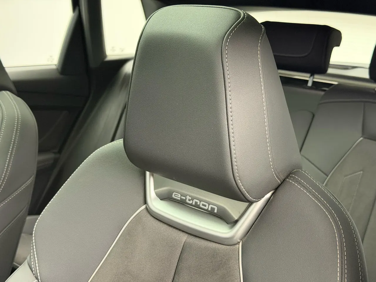 Audi 2022 Q4 e-tron 40 Creation Edition Automatic Gear 11