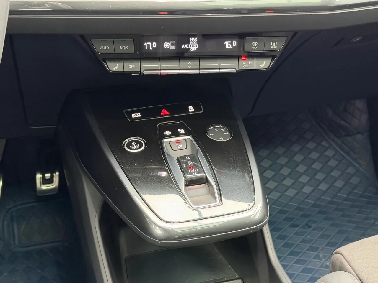 Audi 2022 Q4 e-tron 40 Creation Edition Automatic Gear 16