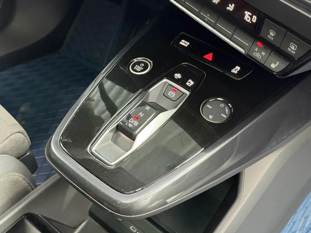 Audi 2022 Q4 e-tron 40 Creation Edition Automatic Gear 17