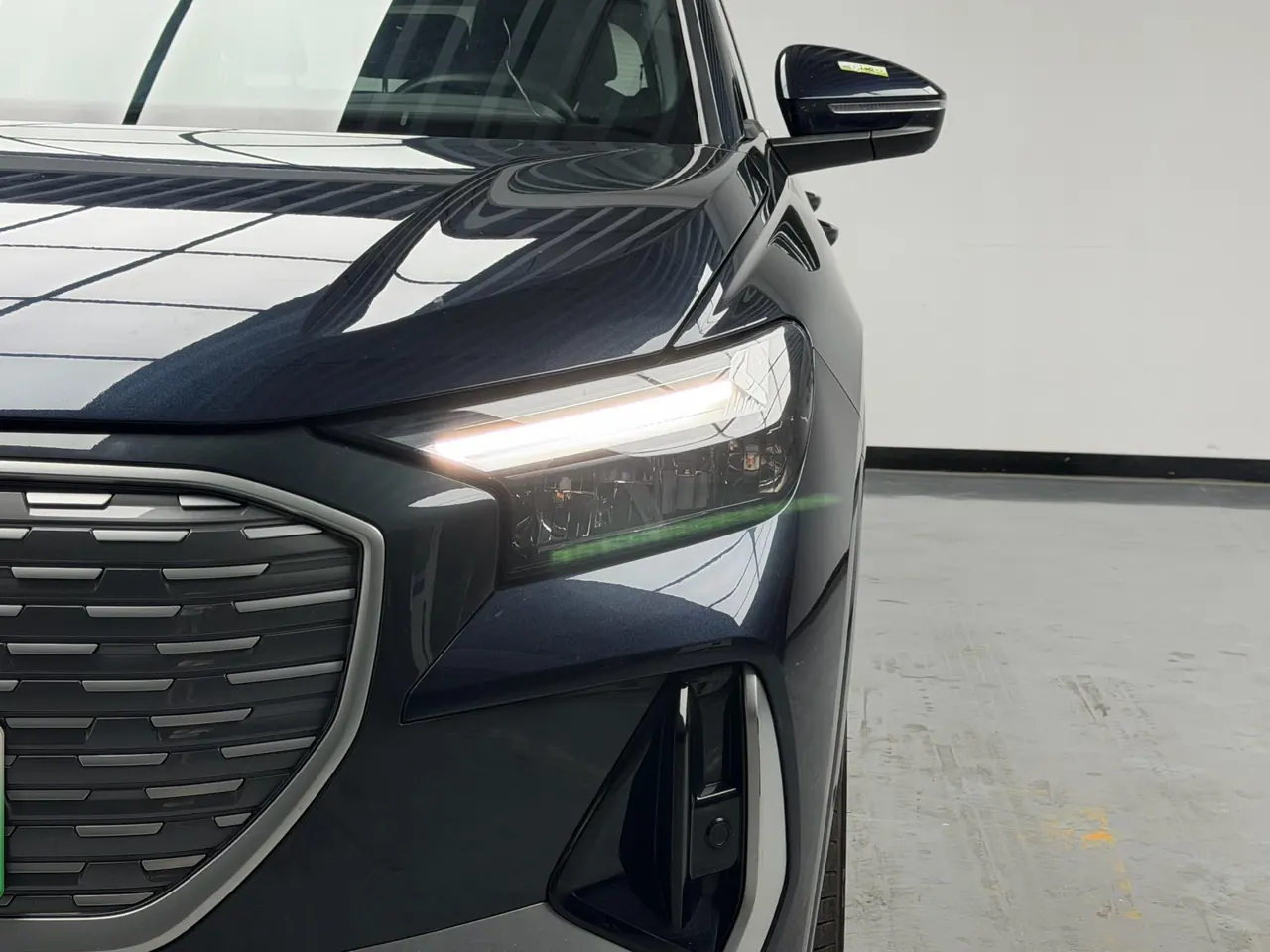 Audi 2022 Q4 e-tron 40 Creation Edition Automatic Gear 3