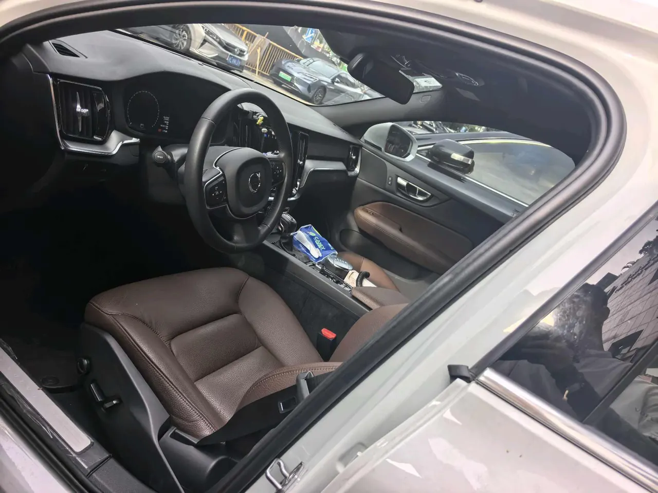 Volvo 2021 S60 2.0T T4 Zhiyi Deluxe Edition Automatic Gear 3