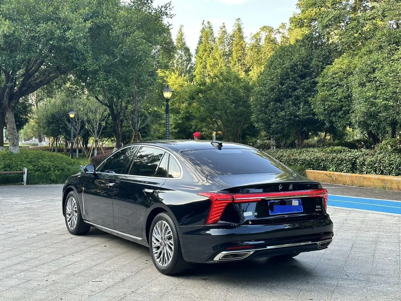 HongQi 2023 H5 2.0T Zhilian Qi Chang Edition Automatic Gear 8