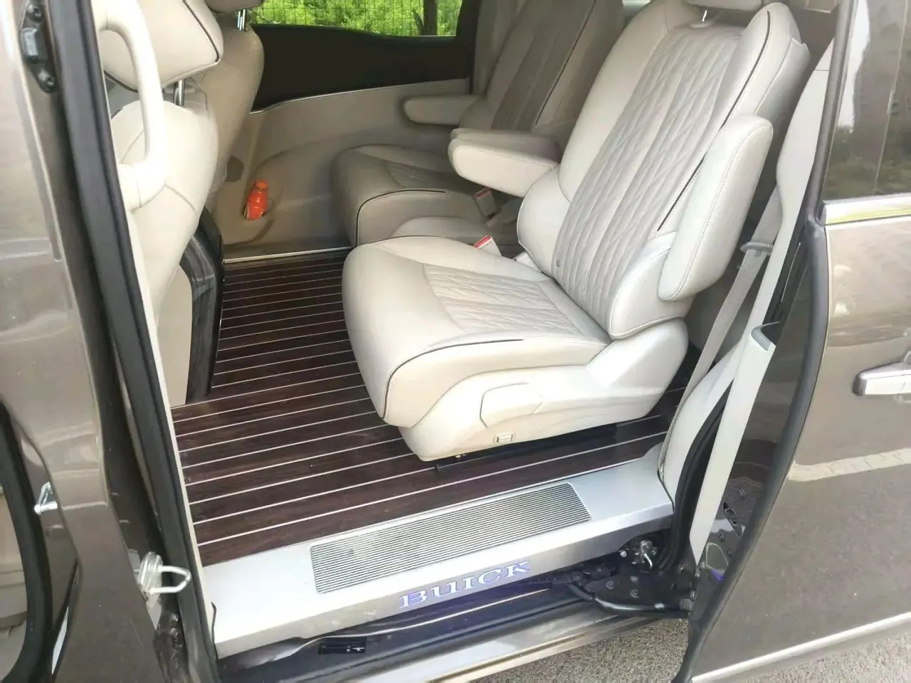 Buick 2021 GL8 Land Business Class 2.0T 652T Luxury Automatic Gear 4