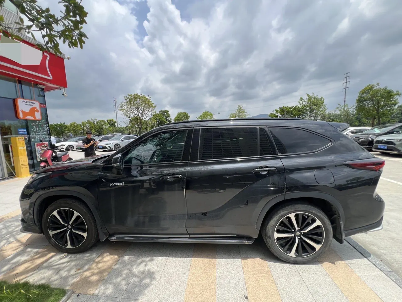 Toyota 2023 Crown Land Release 2.5 Stepless Four-wheel Drive Premium Edition Automatic Gear 3
