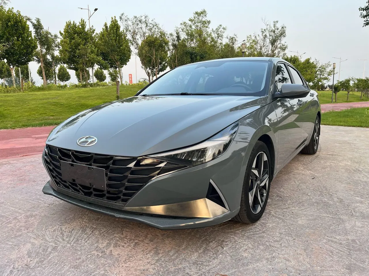 Open image lightbox: Hyundai 2022 Elantra -3-compartment 1.5 stepless LUX premium automatic gear