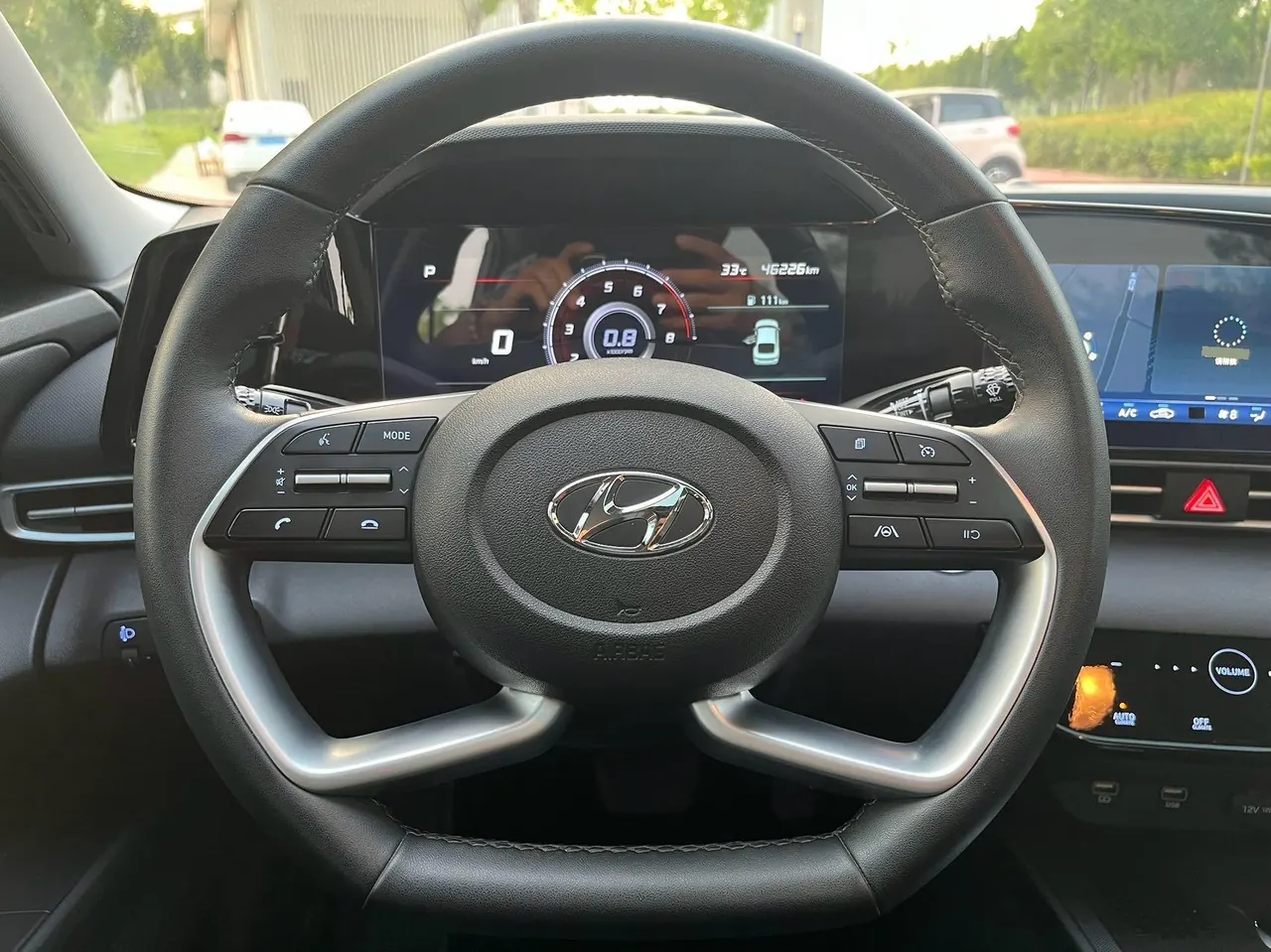 Hyundai 2022 Elantra -3-compartment 1.5 stepless LUX premium automatic gear 10