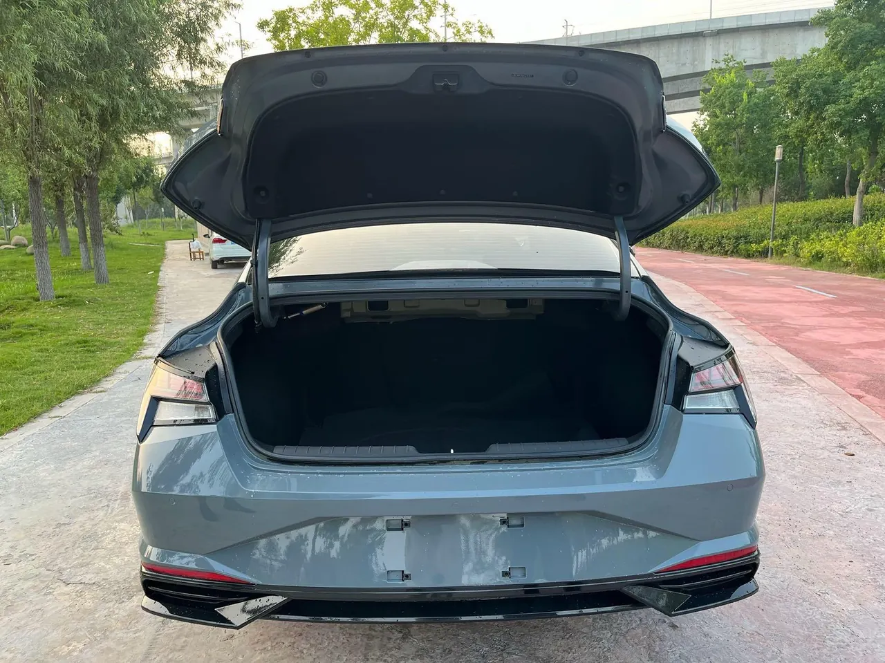 Hyundai 2022 Elantra -3-compartment 1.5 stepless LUX premium automatic gear 12