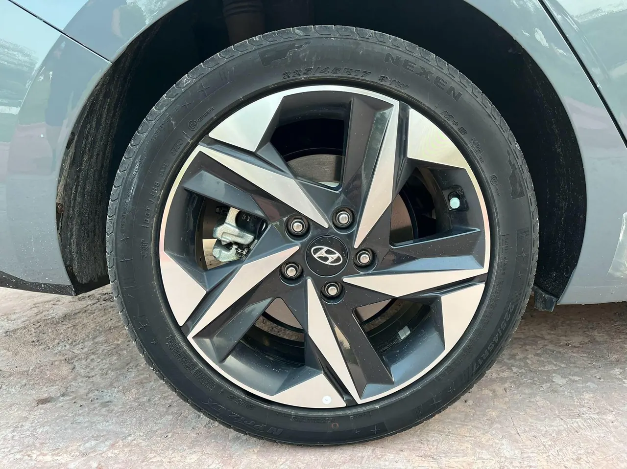 Hyundai 2022 Elantra -3-compartment 1.5 stepless LUX premium automatic gear 13