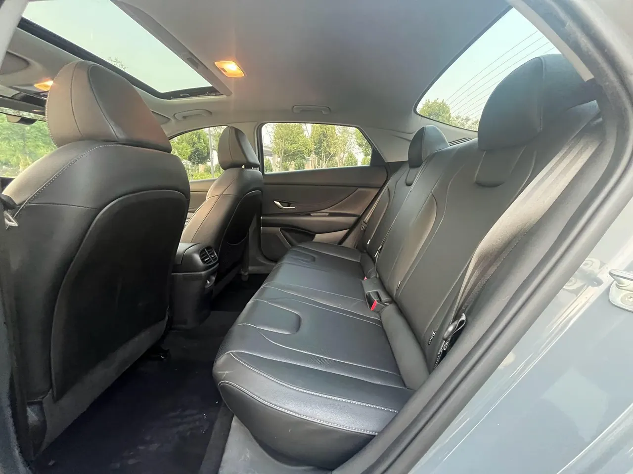 Hyundai 2022 Elantra -3-compartment 1.5 stepless LUX premium automatic gear 8