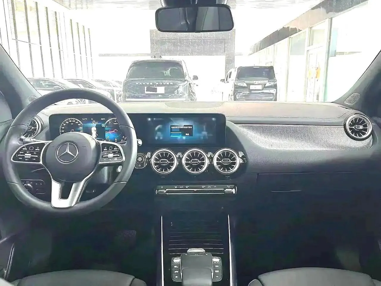 Mercedes Benz 2022 GLA 180 1.3T automatic gear 2