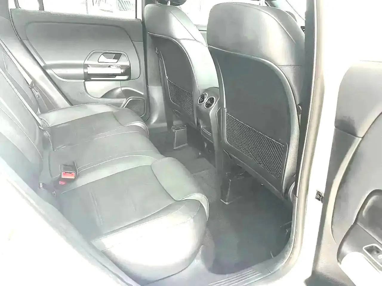 Mercedes Benz 2022 GLA 180 1.3T automatic gear 3