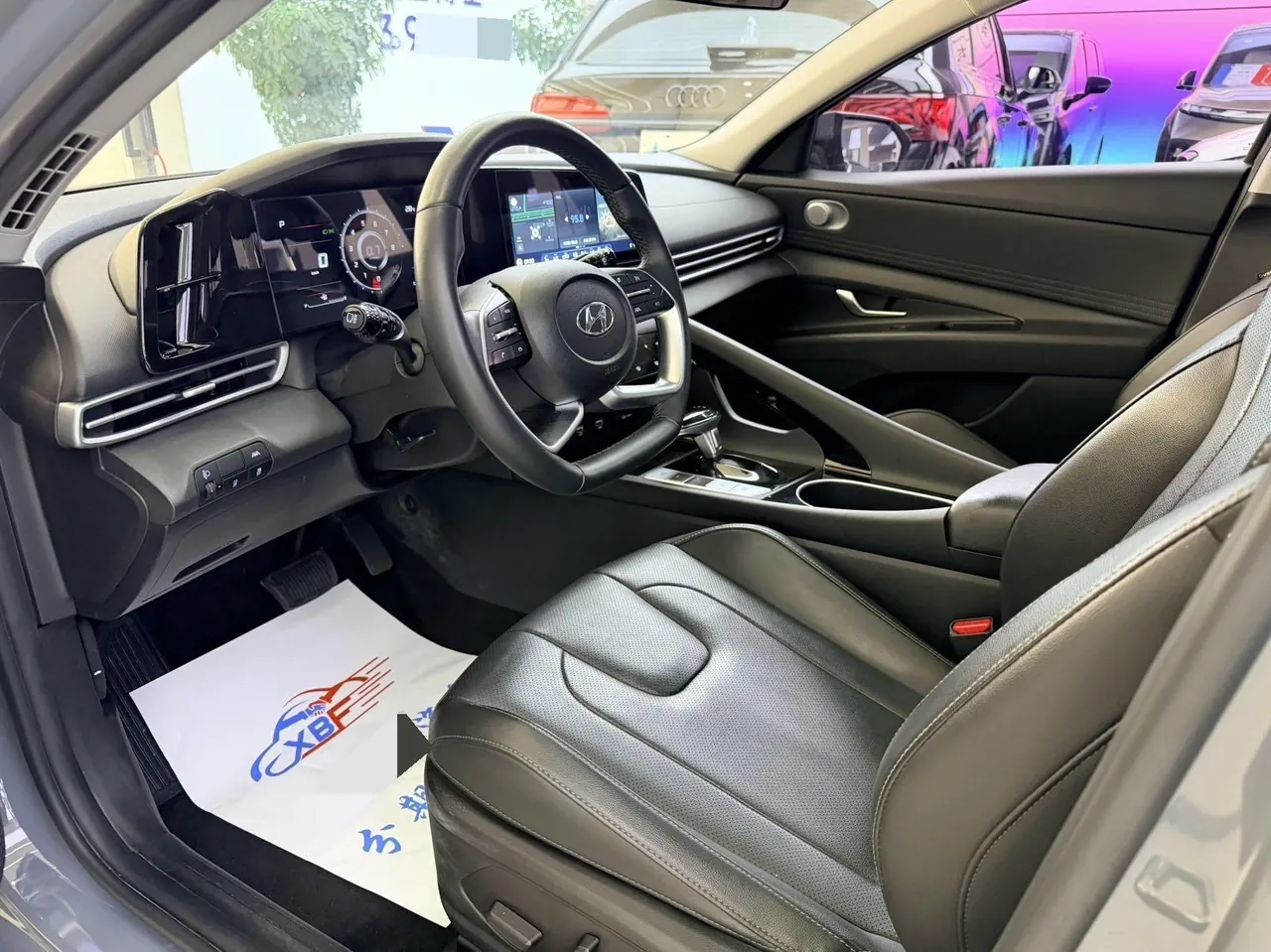 Hyundai 2022 Elantra -3-compartment 1.5 stepless LUX premium automatic gear 3