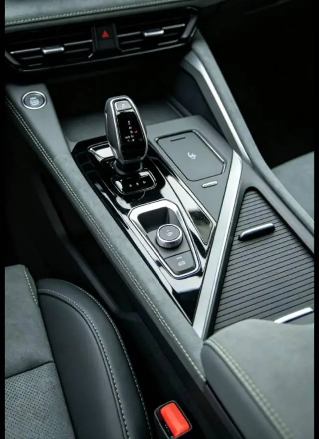 LYNK&amp;CO 2023 LYNK&amp;CO 06 1.5T Remix Jin Halo automatic gear 4