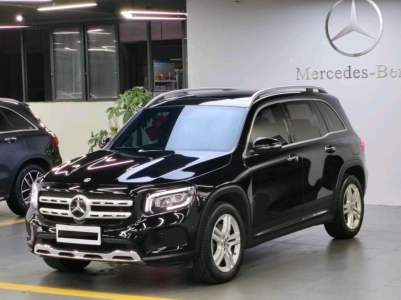 Open image lightbox: Mercedes Benz 2023 GLB 220 2.0T Dynamic Automatic