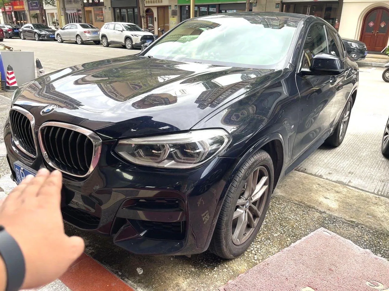 Открыть галерею: BMW X4 (Imported) 2021 X4 xDrive25i 2.0T M Sports Suit Automatic Gear