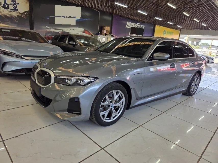 Open image lightbox: BMW 2022 i3 eDrive 35L automatic gear