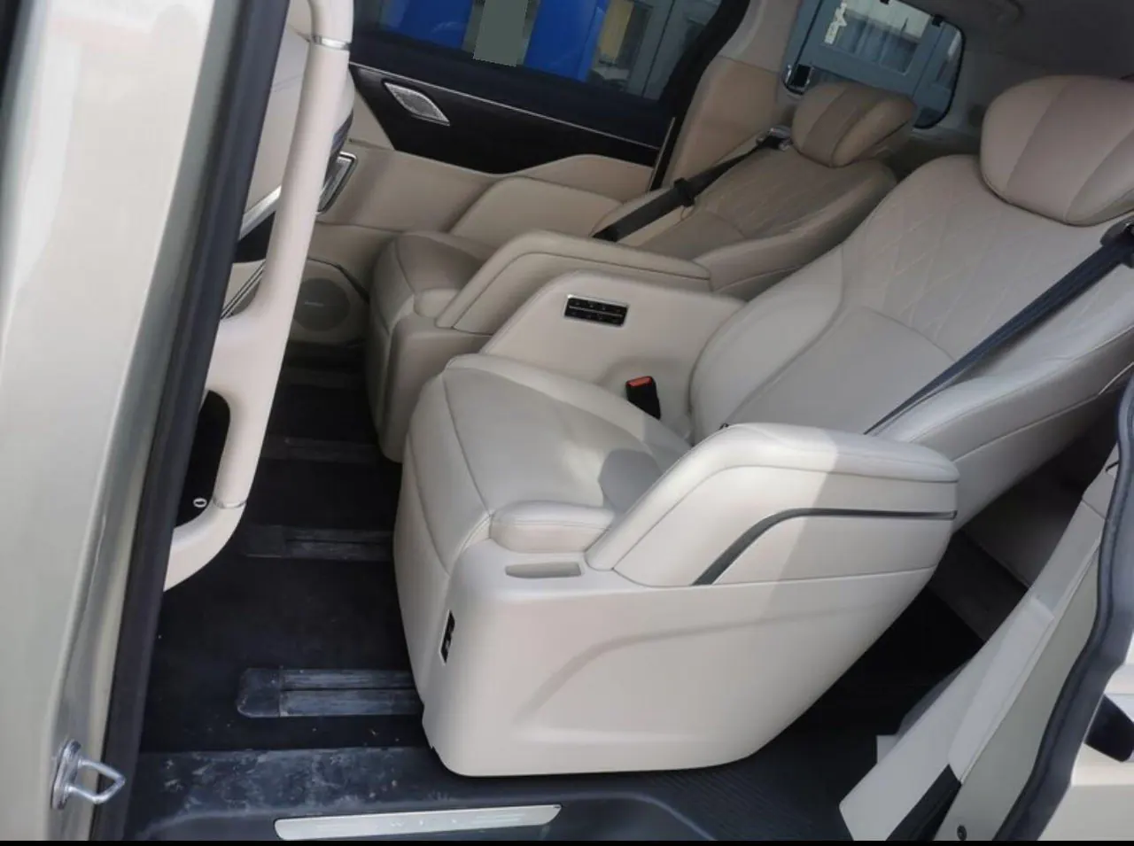 WEY 2024 Alpine PHEV 1.5T Four-wheel Drive Flagship Automatic Gear 4