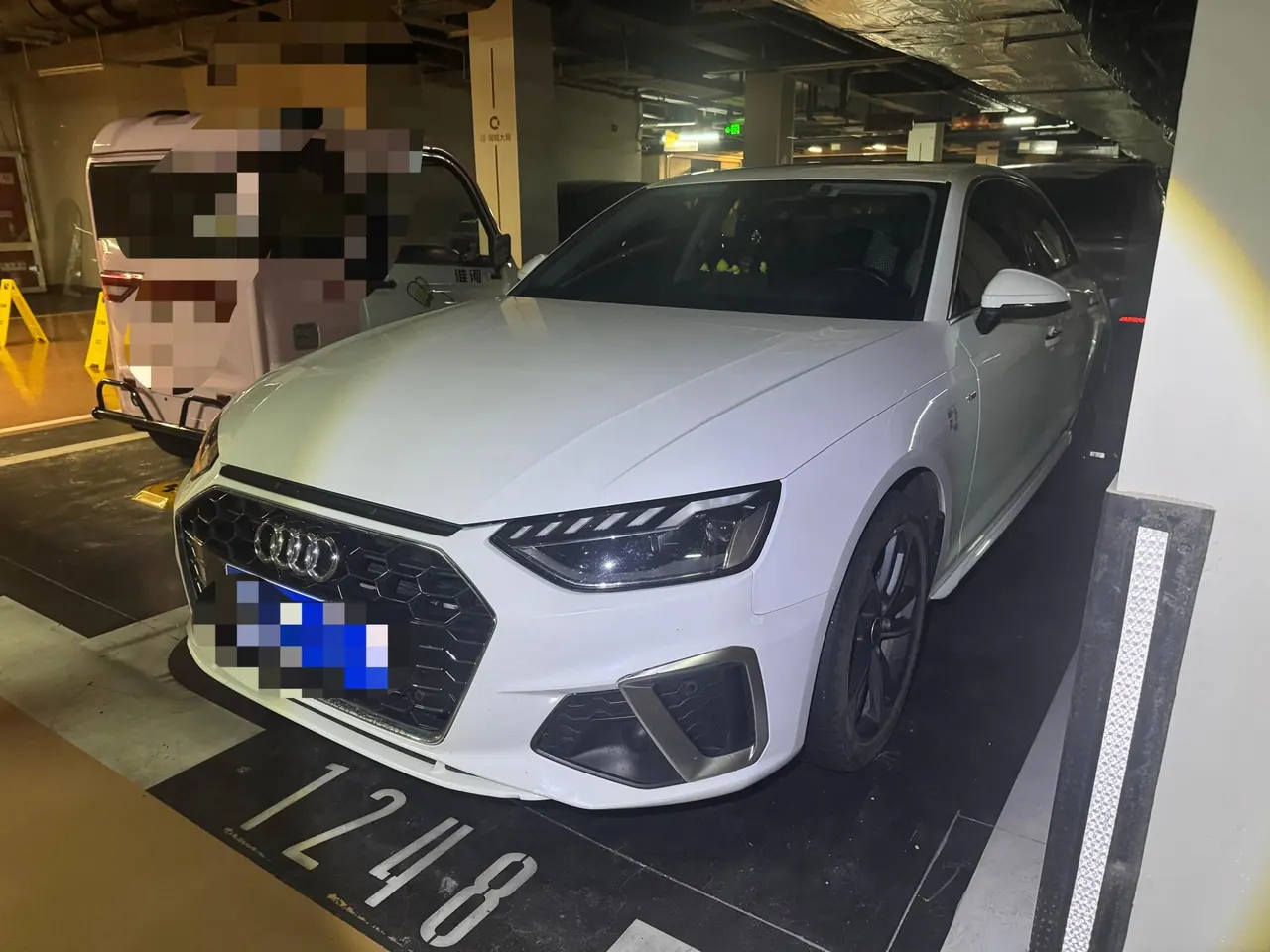 Open image lightbox: Audi 2022 A4L 2.0TFSI 40TFSI Fashion Dynamic Automatic