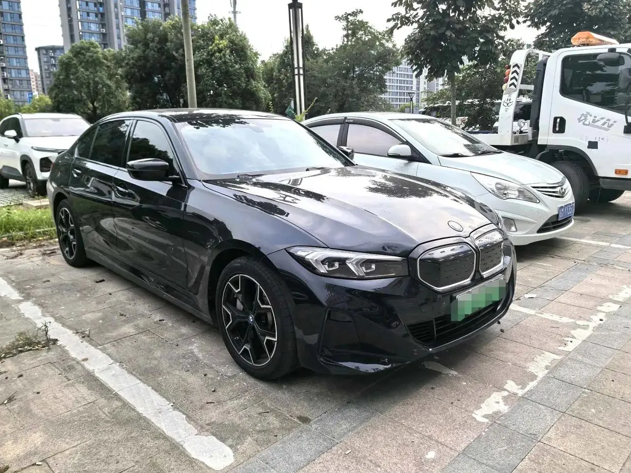 BMW 2024 i3 eDrive 40 L obsidian night suit automatic gear 3