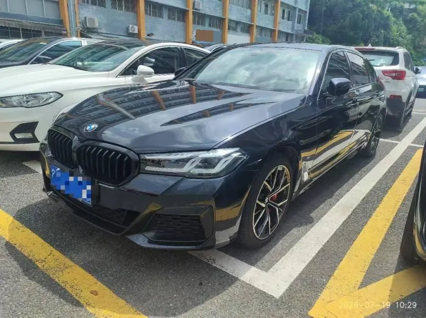 Открыть галерею: BMW 5 Series 2022 530Li 2.0T Leading Luxury Suit (Modified) Automatic Gear
