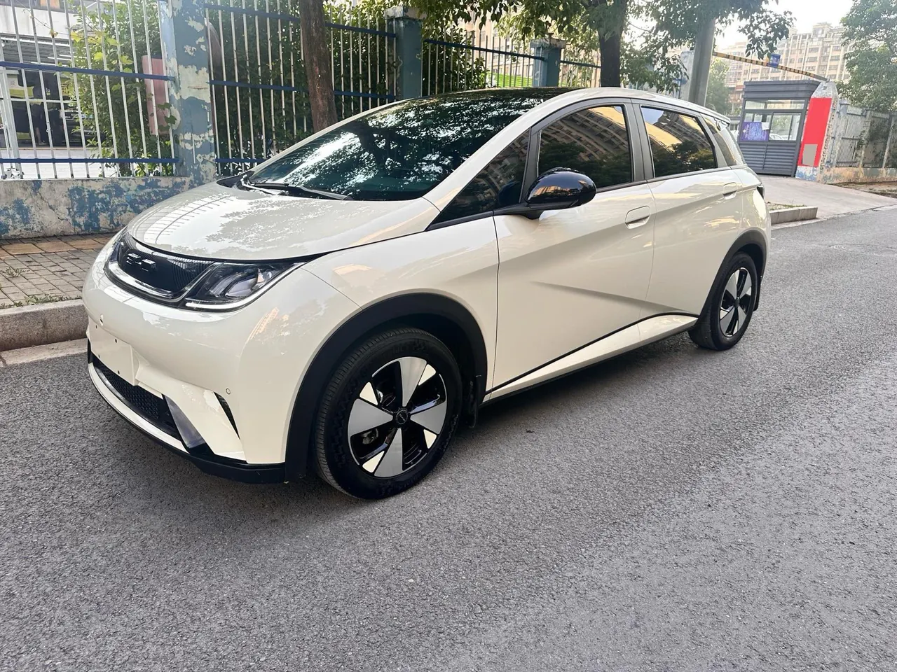 Открыть галерею: BYD 2023 Dolphin 420km Fashion Edition Automatic