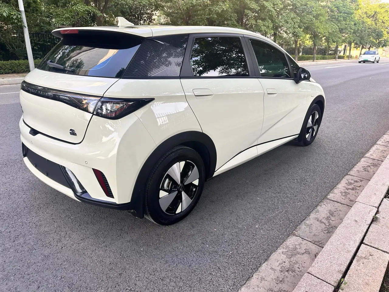 BYD 2023 Dolphin 420km Fashion Edition Automatic 9