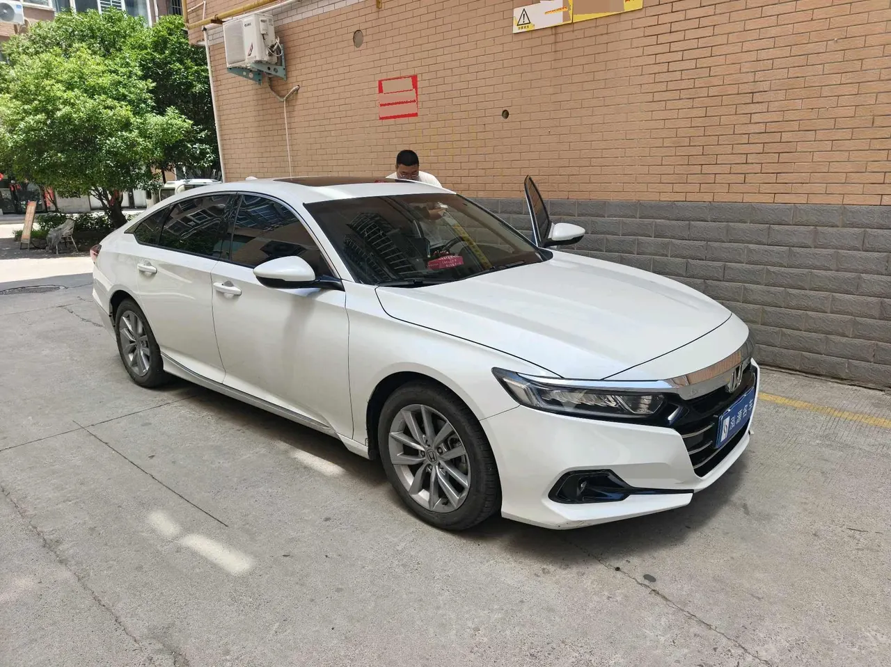 Honda 2022 10th Generation Accord 1.5T Stepless 260TURBO Deluxe Automatic Gear 2